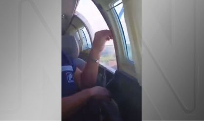 Porta avião se solta