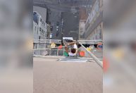 Vídeo: trabalhadores ficam presos em andaime no 16º andar de prédio em SC