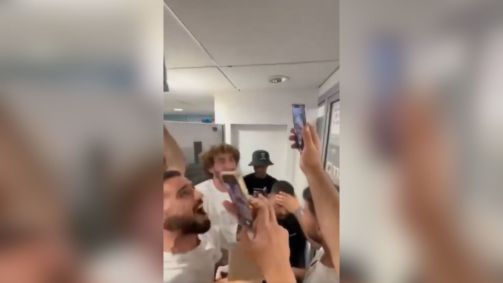 Almo Meir Jan, refém resgatado da Faixa de Gaza, faz chamada de vídeo com amigos