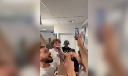 Almo Meir Jan, refém resgatado da Faixa de Gaza, faz chamada de vídeo com amigos