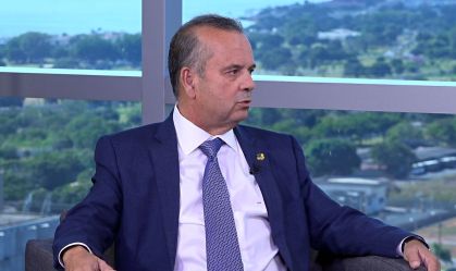 À CNN, líder da oposição no Senado pede investigação do “gabinete da ousadia” e defende direito de desinformar