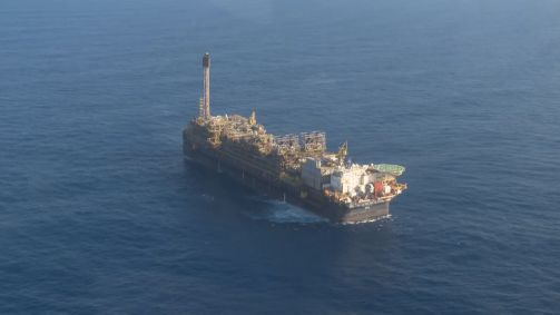 Plataforma de petroleo no campo de Tupi, no pré-sal da Bacia de Santos.