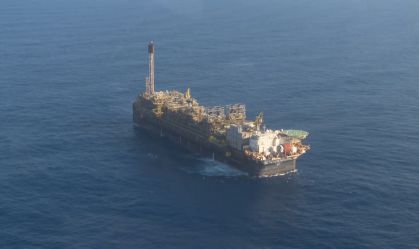 Petróleo cai mais de 1% com Trump e redução de tensões geopolíticas