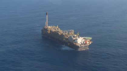 Plataforma de petroleo no campo de Tupi, no pré-sal da Bacia de Santos.