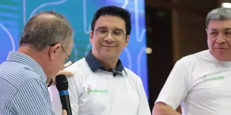 No centro, o candidato à prefeitura de Belém Jefferson Lima (Podemos) / Fernando Torres / Ascom Podemos