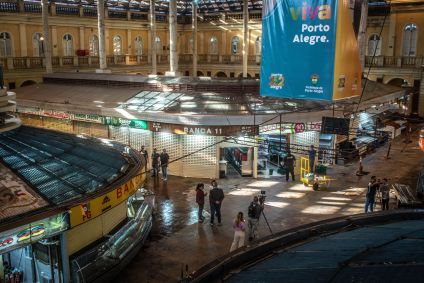 Mercado Público de Porto Alegre é reaberto após 41 dias