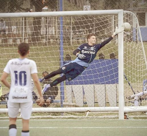 Enzo Garlet na época em que atuava pelo Grêmio / Reprodução/Instagram