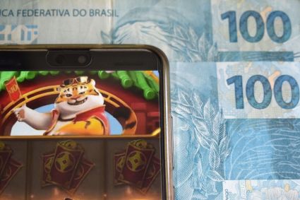 Jogo do Tigrinho invade redes sociais e incomodam usuários. Jogo é cassino online e promete altos ganhos de dinheiro. Centenas de pessoas registraram boletim de ocorrência em São Paulo.