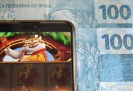 "Jogo do Tigrinho": jogador pode ser indiciado por apostar em jogo de azar, alertam advogadas