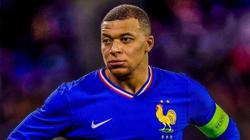Kylian Mbappé pela seleção francesa