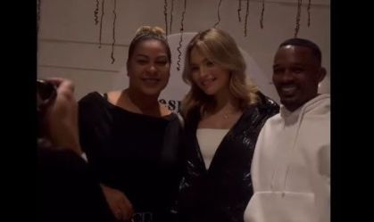 Namorada de Endrick faz festa de despedida e abraça sogra; veja vídeo