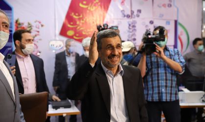 Ex-presidente do Irã, Ahmadinejad, tenta concorrer às eleições presidenciais