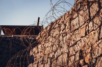 Israel reprime detentos que comemoraram ataques do Irã ao país