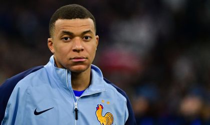 Técnico do PSG diz que time melhorou após saída de Mbappé