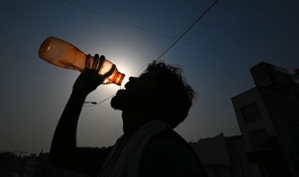 Capital da Índia raciona fornecimento de água em meio a calor de 50°C e dezenas de mortes