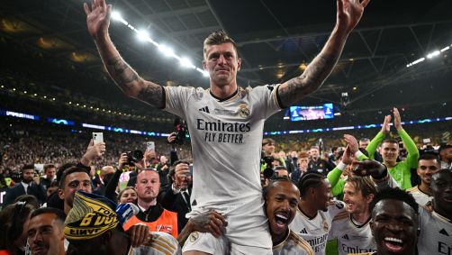 Toni Kroos é ovacionado
