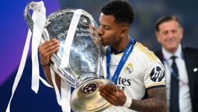 Rodrygo com troféu da Champions