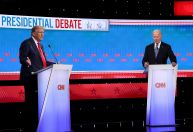 Como os eleitores dos estados-pêndulo reagiram ao debate de Biden e Trump