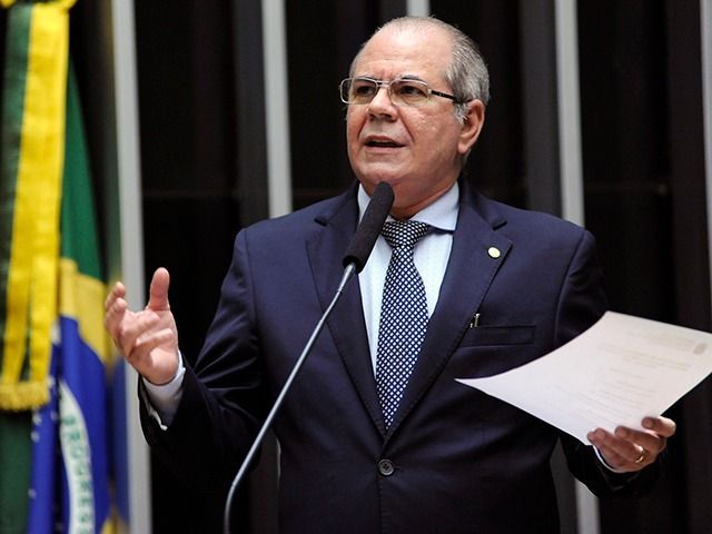 Imagem de destaque do post: Câmara pode incluir armas de volta no Imposto Seletivo, diz deputado que integra GT
