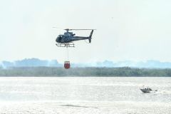 Bombeiros tentam combater incêndios no Pantanal em junho de 2024