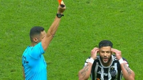 Hulk é expulso em Atlético-MG 0 x 4 Palmeiras
