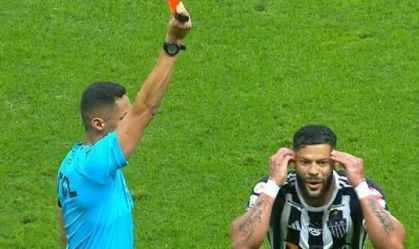 Hulk faz desabafo sobre expulsão contra o Palmeiras; veja