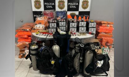 Equipamentos e drogas apreendidas no litoral paulista