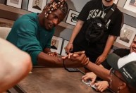 Astro da NBA joga truco com influenciadores e brinca: 