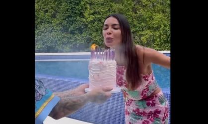 Joana Sanz "esconde" Daniel Alves em vídeo de festa de aniversário; assista