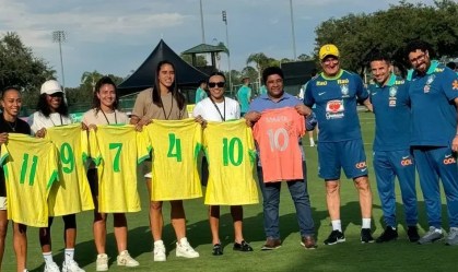 Marta e jogadoras do Orlando Pride visitam treino da Seleção Brasileira