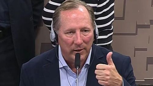 John Textor durante a CPI das apostas