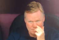 Técnico da Holanda repete Joachim Löw e come meleca de nariz; assista