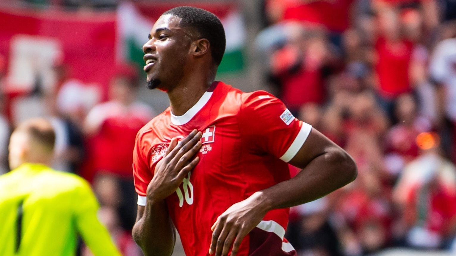 Duah comemora gol pela Suíça na Eurocopa
