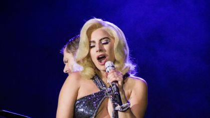 Lady Gaga durante concerto de jazz na Itália em julho de 2025