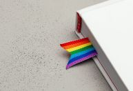 53% de profissionais LGBT+ que atuam no mercado conhecem alguém que sofreu preconceito no trabalho, diz pesquisa