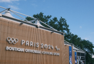 Olimpíada abre loja oficial na rua mais famosa de Paris; veja