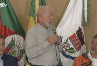 Lula promete reconstruir o RS, diz que sabe lidar com crises e pede paciência