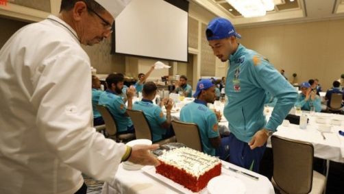 Gabriel Martinelli comemorou 23 anos