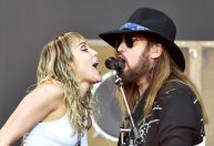 Billy Ray Cyrus fala sobre briga com Miley: "Estamos muito perto da cura"