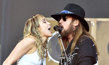 Billy Ray Cyrus fala sobre briga com Miley: "Estamos muito perto da cura"