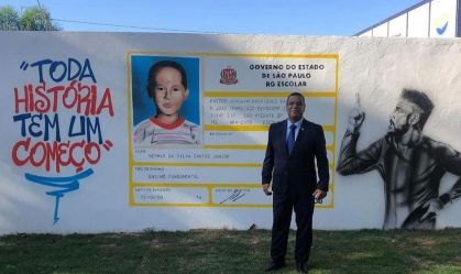 Neymar recebe homenagem em muro da escola onde estudou; fotos
