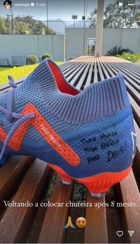 Neymar posta foto da chuteira e comemora momento de recuperação / Reprodução/Instagram