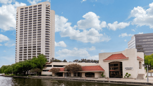 Omni Las Colinas, em Irving, é outro hotel localizado no Texas que receberá alguma equipe.