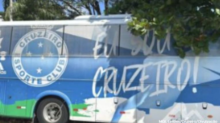 Ônibus do Cruzeiro é um dos itens colocados para leilão
