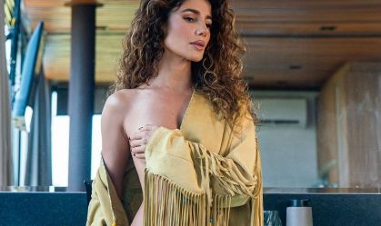 Paula Fernandes faz ensaio sensual e fala de fase mais madura na carreira