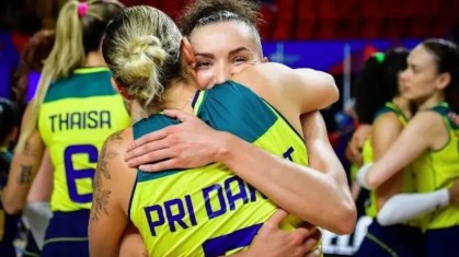 Pri Darout e Gabi durante jogo da Liga das Nações de Vôlei