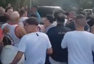 Torcida do Fluminense protesta em frente do CT do clube, no Rio