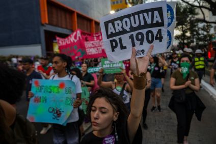 Protesto em São Paulo contra o projeto de lei 1904/2024, que visa modificar regras sobre aborto