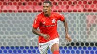 Vasco estuda a contratação de zagueiro ex-Corinthians e Internacional