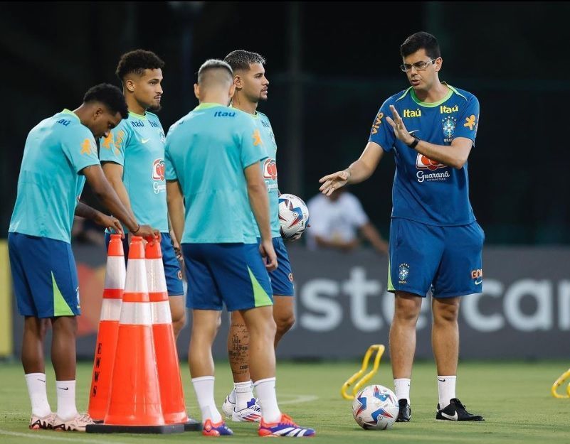Rodrygo treina com a Seleção Brasileira antes da estreia na Copa américa